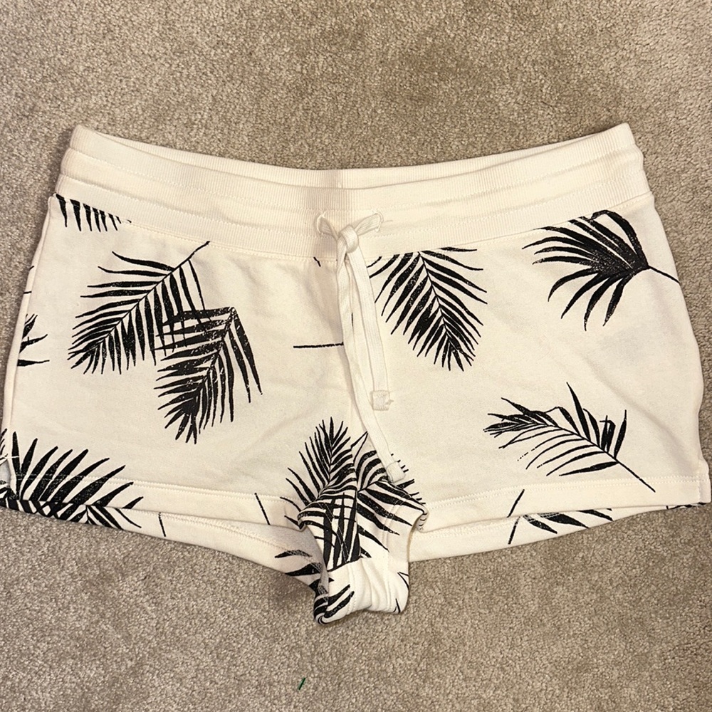 *NWT* Old Navy palm leaf printed lounge shorts